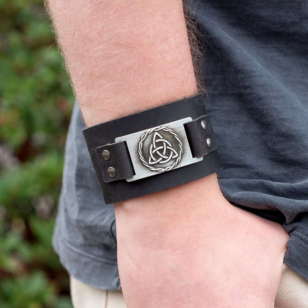 Something Different - Black Celtic Triquetra Knot Leather Bracelet - Multicolore